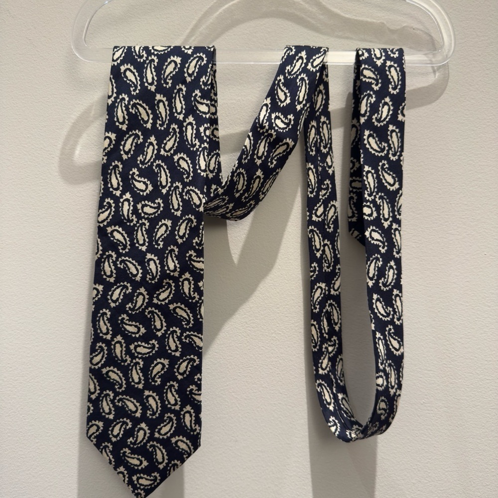 Country Road Navy and Cream Paisley Tie Men’s